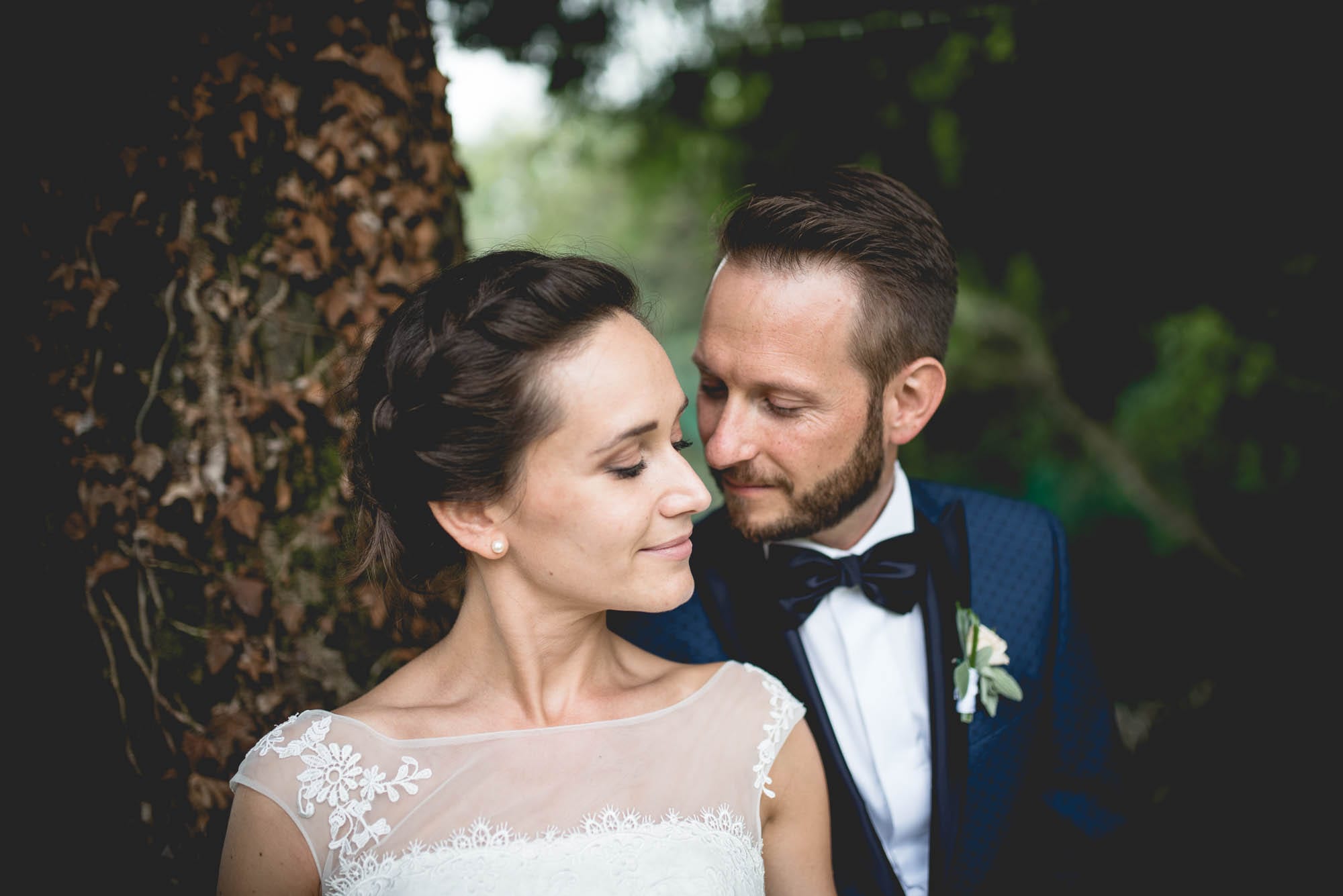 Ritratto sposi durante Matrimonio Cascina Boscaccio.