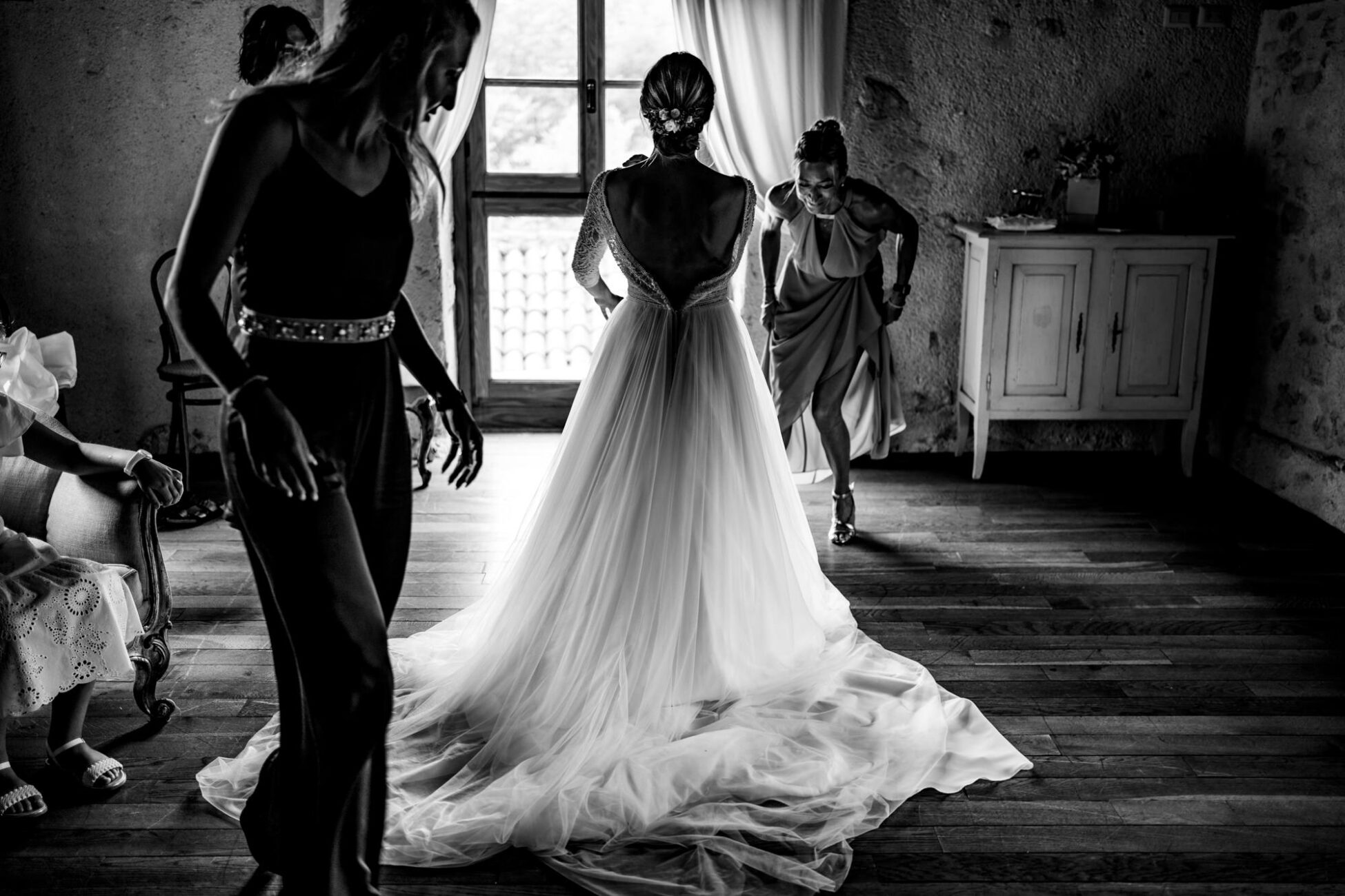 Dettaglio posteriore dell'abito della sposa – fotografo matrimonio Mulino dell’Olio - Preventivo fotografo Varese, Paolo Lamperti